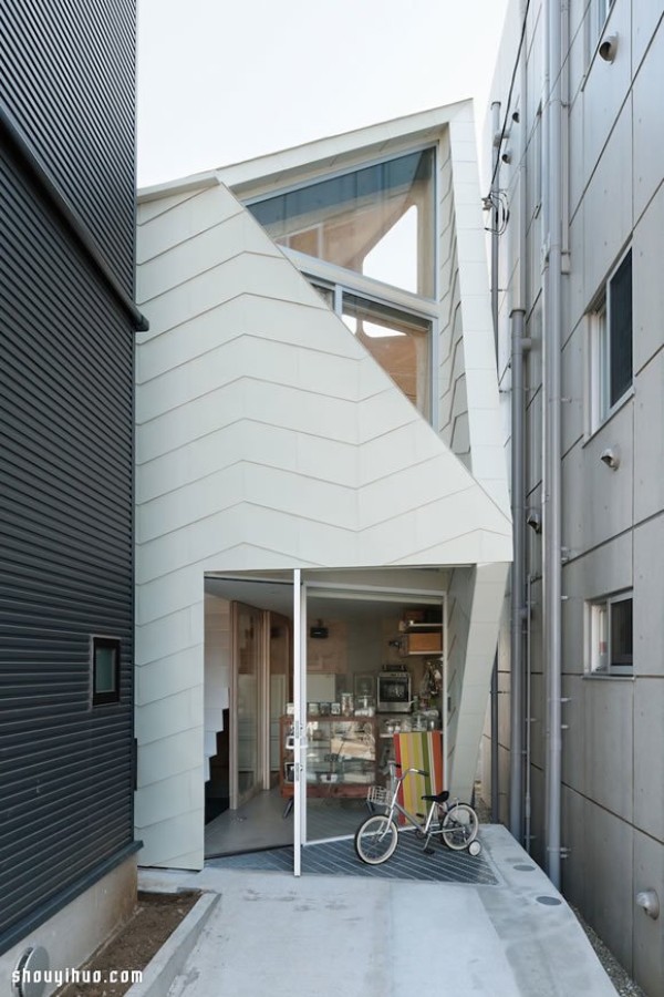 Tokyos avant-garde cookie house layout design that is both a home and a shop