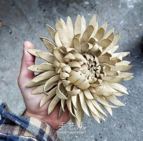 Exquisite handmade porcelain flowers! Looks like real beautiful flowers