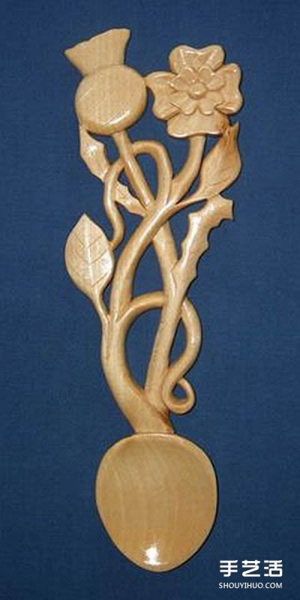 The carving works of "Love" spoon wood carving artist Adam King