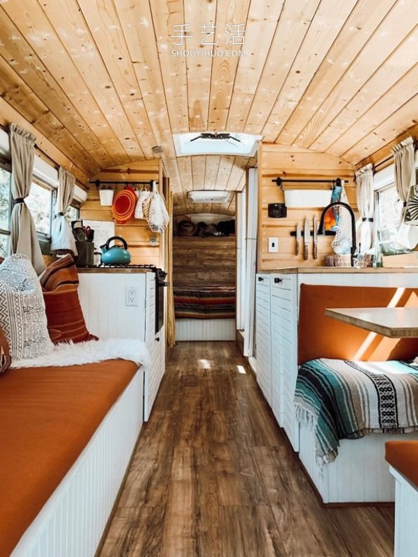 This couple transformed an ordinary school bus into a stylish tiny house