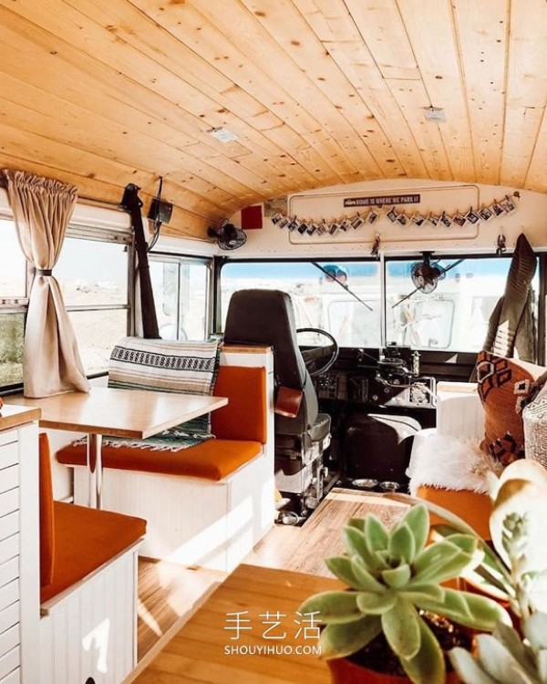 This couple transformed an ordinary school bus into a stylish tiny house