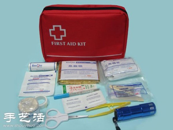 Travel experts teach you how to DIY your own travel first aid kit