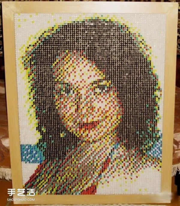 Tutorial on how to make a thumbtack painting: He nailed a portrait of his girlfriend in one month