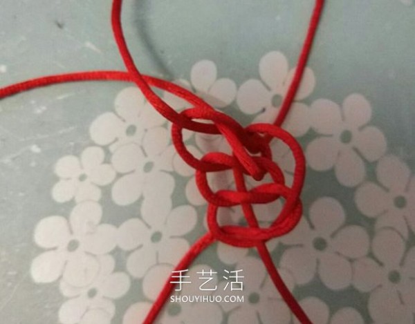 Illustrated tutorial on how to knit a Caijing knot bracelet including finishing touches