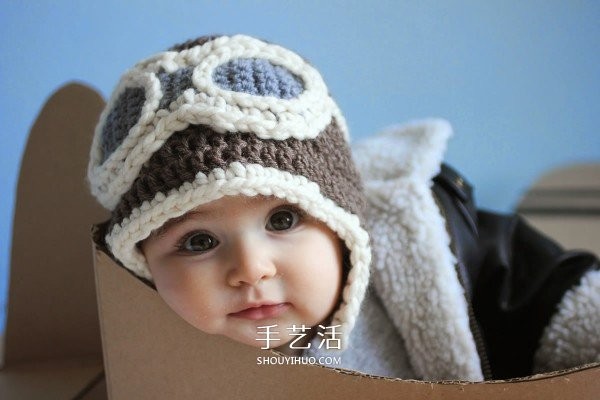 Crochet childrens pilot hat allows children to realize their little dreams