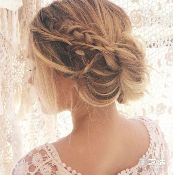 Simple and romantic wedding hairstyle for brides-to-bes reference! 