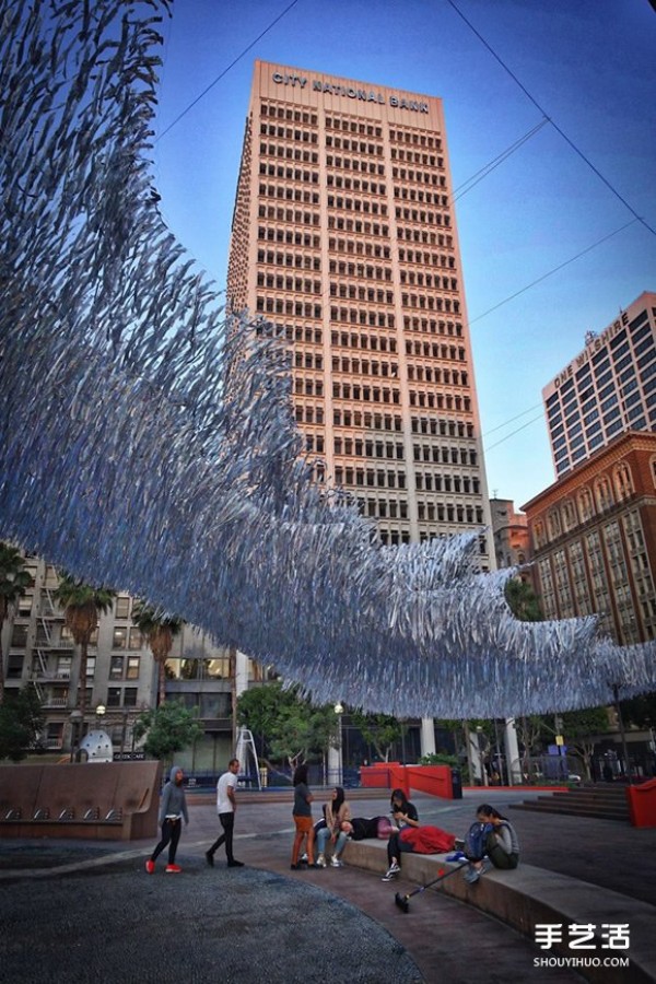 It is suspected that the Milky Way is falling in the sky? Liquid Shard installation art work