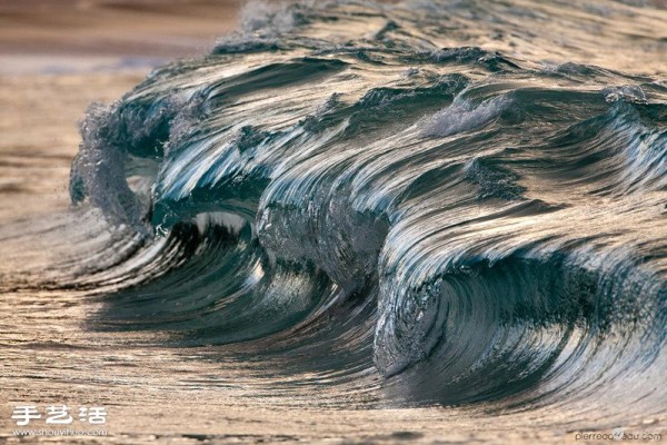 Amazing moment of frozen waves captured by French photographer