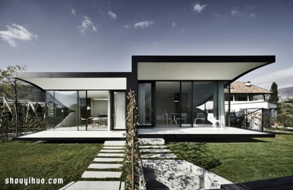 Italian villa design with extremely modernist aesthetics