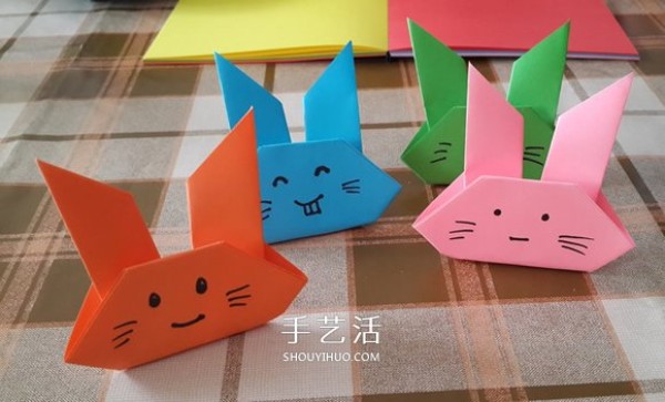 Illustration of how to fold a simple and cute little rabbit