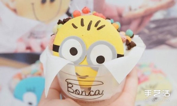 The cartoon-style macaron ice cream Bonca that combines fantasy and evil