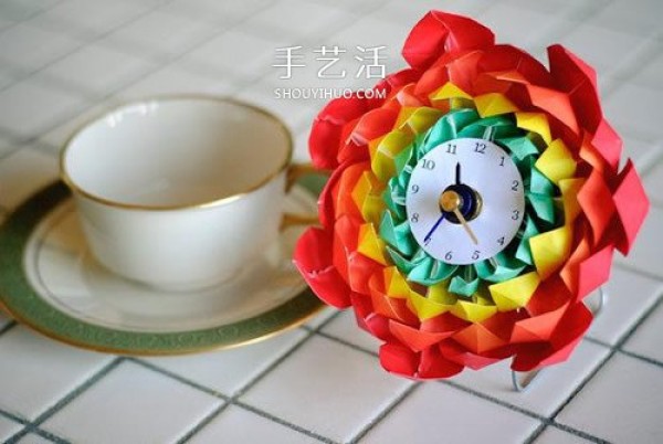 Tutorial on making a flower-shaped alarm clock from beautiful origami flowers