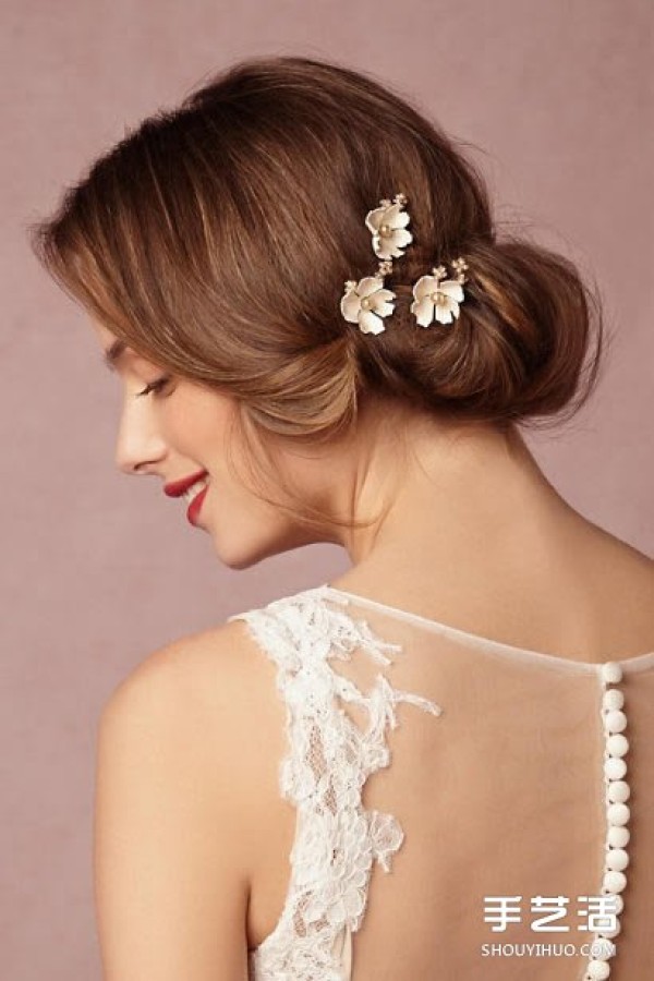 Four kinds of dreamy garlands for the bride and unconventional bridal headwear