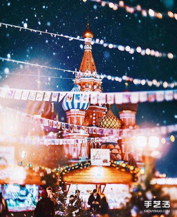 Moscow, like a northern wonderland, presents a dreamy fairy tale atmosphere