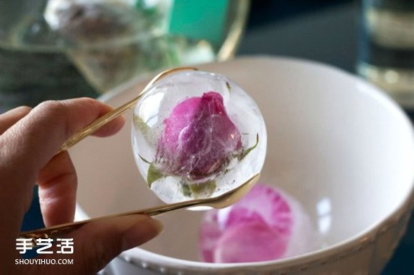 How to make cool rose ice cubes for a summer feast of taste and vision