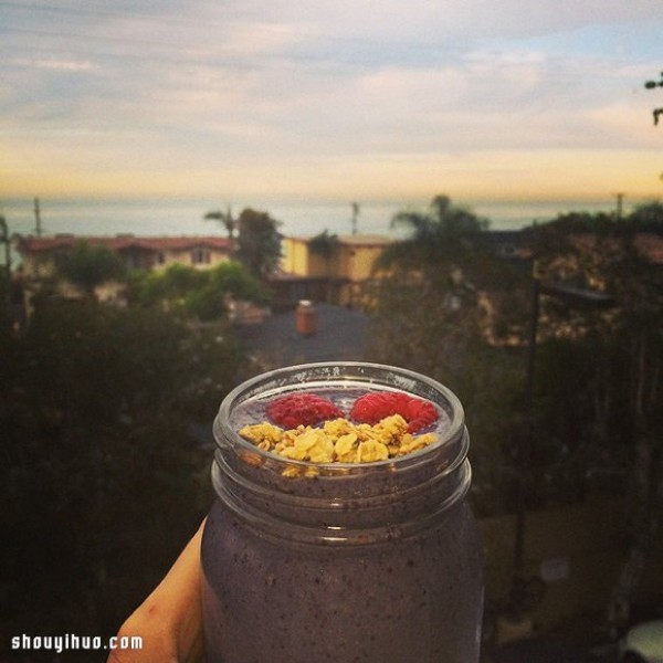 Walnuts and fruits make homemade flavored smoothies that can help reduce stress