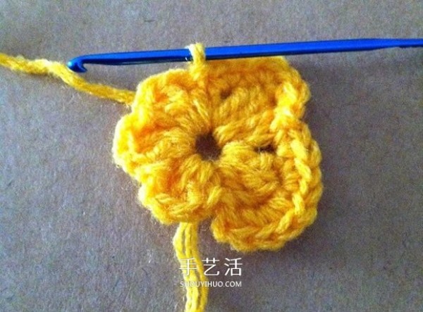 Hand-crocheted five-pointed star flower with two layers of two-color five-petal flowers