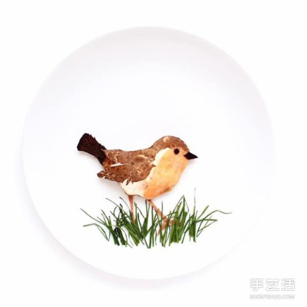 Artistic creative DIY on the plate allows the ingredients to be arranged in beautiful patterns