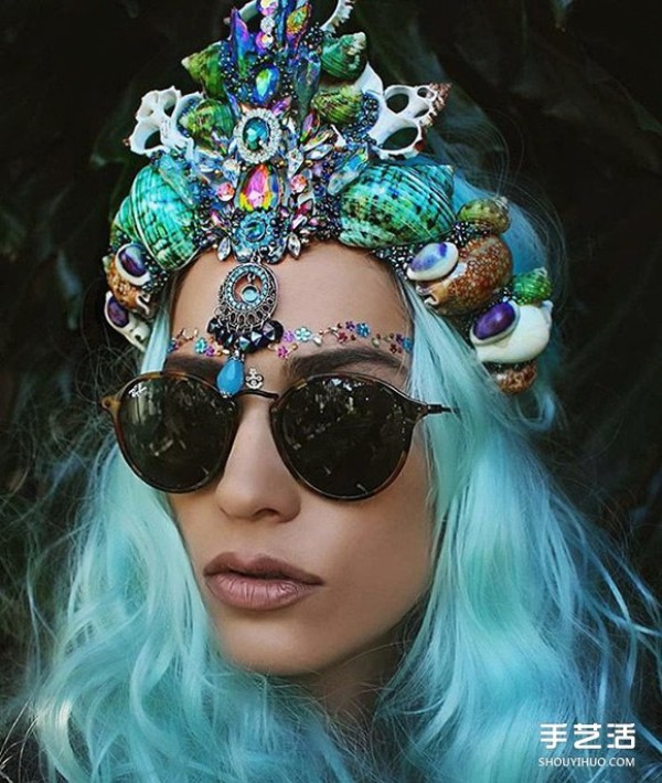 27-year-old Australian gardener: uses shells and jewels to make mermaid crowns