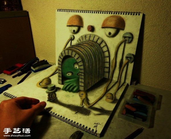 The ultra-realistic 3D sketches appear on the paper and are breathtaking!