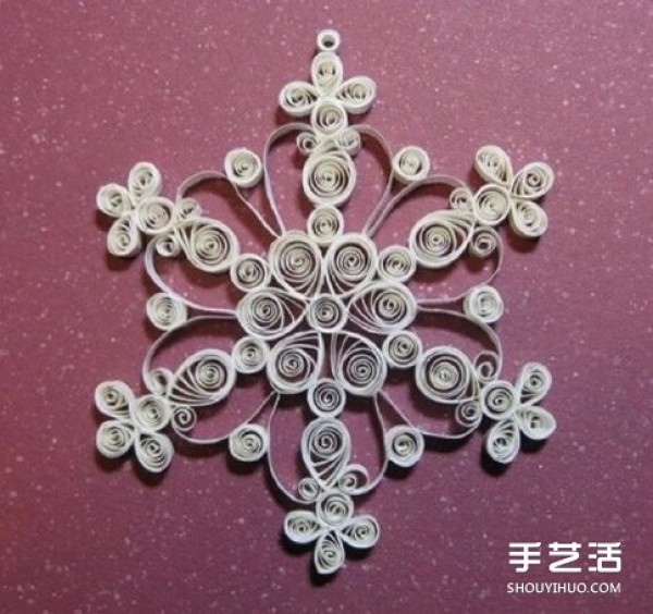 Hand-made paper snowflake tutorial, illustrations of how to make beautiful rolling paper snowflakes