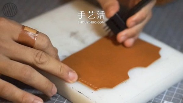 Detailed steps for making a homemade mens bi-fold leather wallet