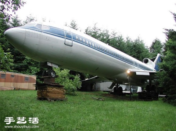 A retired American engineer transformed a Boeing aircraft into his own home