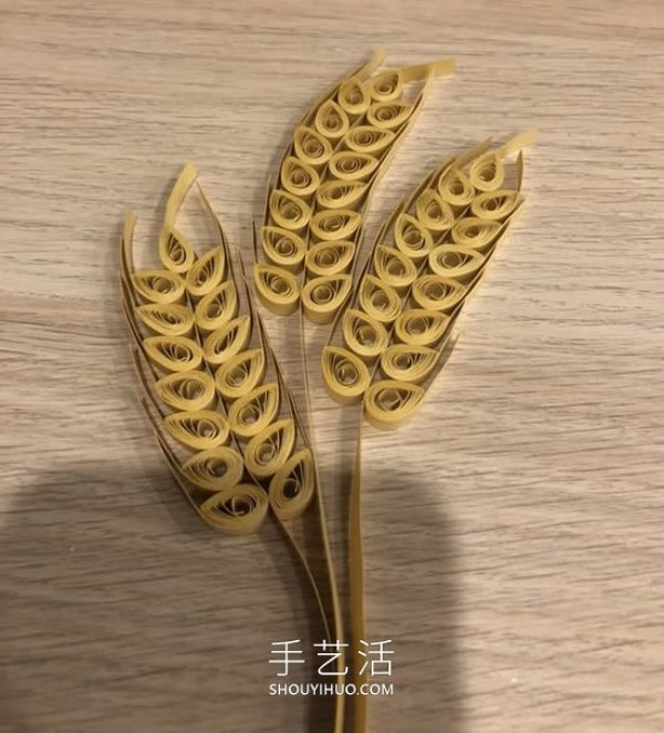 Illustrated tutorial on how to make paper-quilled wheat ears