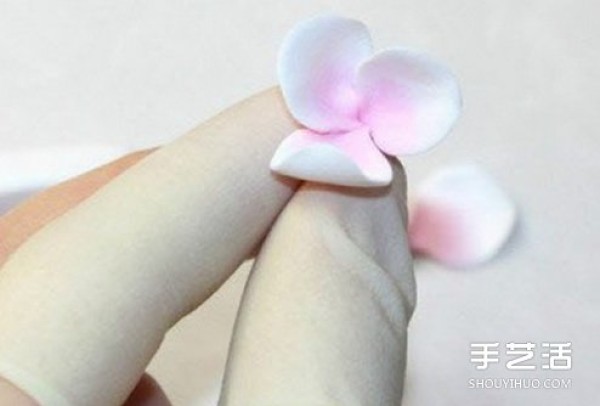 How to make plum blossoms from soft clay, illustrations of how to make plum blossoms from soft clay