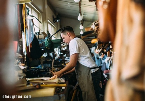 It was a carpenter who created a brand of handmade leather bags