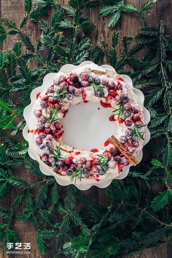 Beautiful and festive Christmas wreath DIY, the perfect snack for holiday banquets