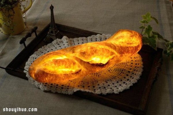 Yukiko Moritas lamp made from real bread