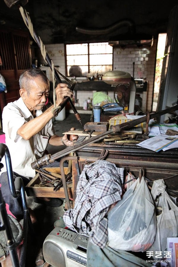 Goodbye to the copper spoon of a decade, Grandpa Huang Youxins copper ice spoon craftsmanship