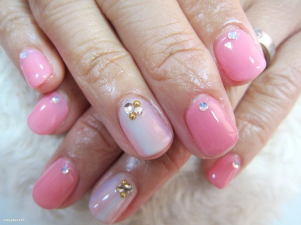 Summer color vertical gradient manicure, showing mature charm! 