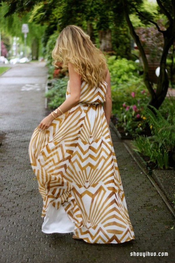 Choose long dresses with different patterns to bring out your ever-changing mood in summer