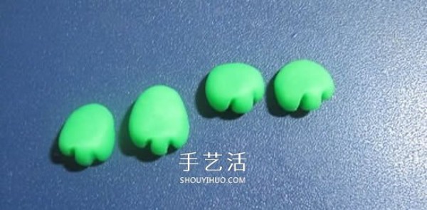 Illustrations of how to make a cute bean-cake frog using plasticine and making a small frog