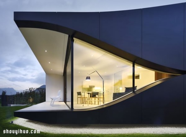 Italian villa design with extremely modernist aesthetics