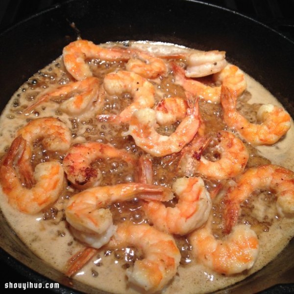 Super simple home recipe: 5 steps to make creamy garlic shrimp