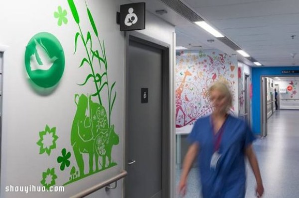 A beautiful childrens hospital decoration and layout design like an amusement park