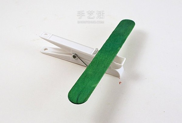 A super simple way to make a small airplane model in kindergarten