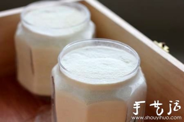 Use DIY environmentally friendly laundry detergent from soap scraps