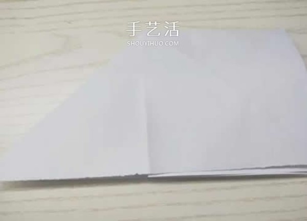 Kindergartens simple origami tutorial, illustrations of how to fold a cute little flying saucer