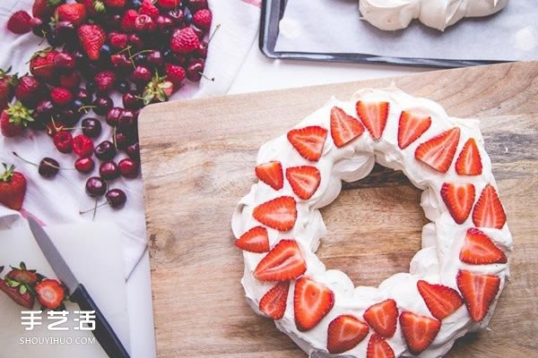 Beautiful and festive Christmas wreath DIY, the perfect snack for holiday banquets