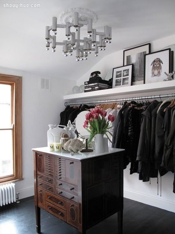 Open wardrobe: save space and give the room a wider view