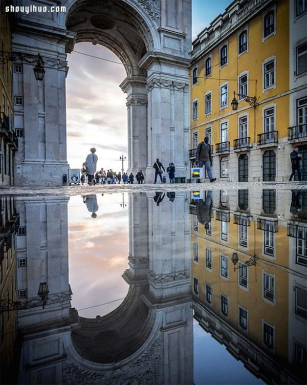 City reflection photography, a pool of water becomes the most beautiful supporting role! 