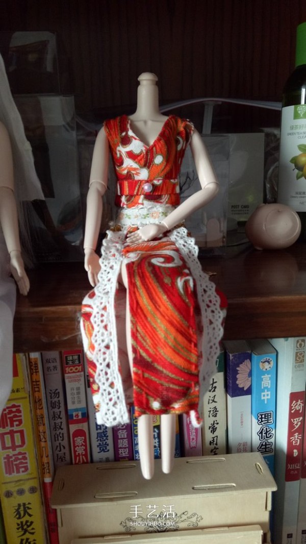 Chou Chou will show you how to make beautiful doll clothes by hand