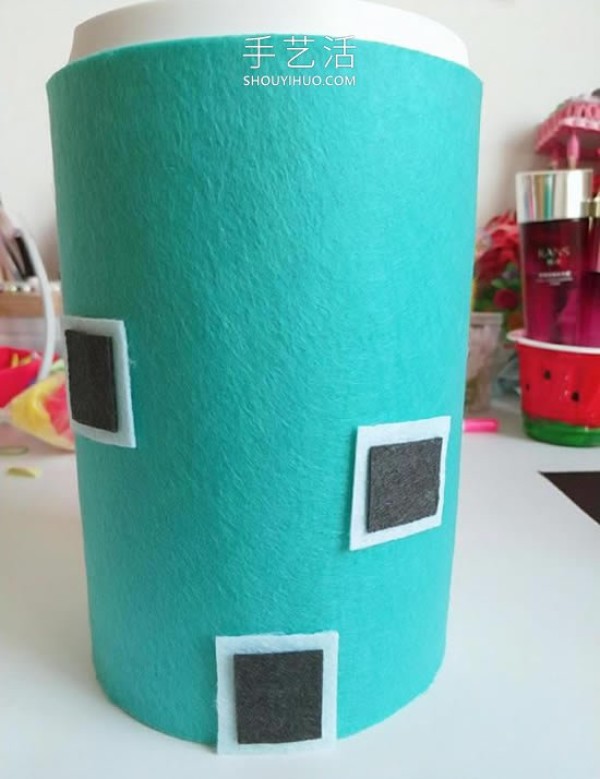 Tutorial on how to make a Dutch windmill from milk powder cans