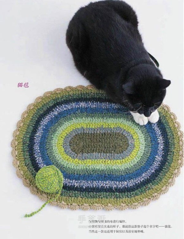 The method of hand-knitting mats with long and short needles can be used as coasters or floor mats