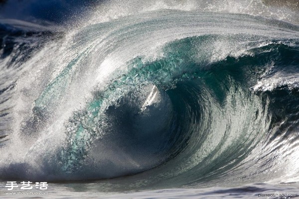 Amazing moment of frozen waves captured by French photographer