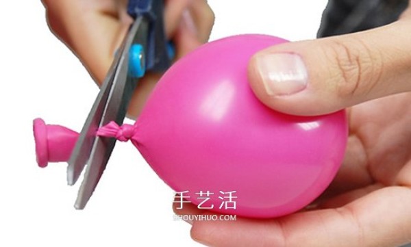 Illustrated balloon styling tutorial: Make a cute little pink pig step by step